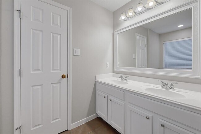 Building Photo - 14418 Cellini Dr