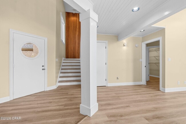 Building Photo - 2718 Country Club Dr