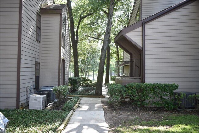 Building Photo - 12900 Walden Rd