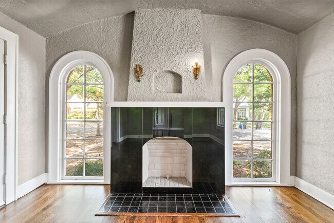 Building Photo - Fort Worth Gem Just Two Doors from TCU