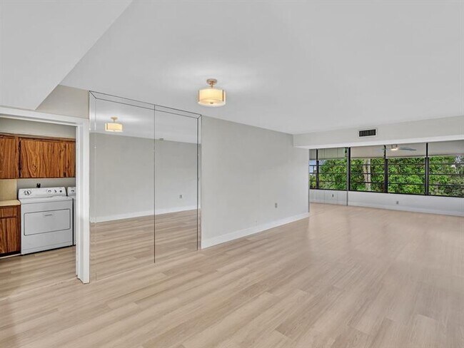 Building Photo - 1711 Whitehall Dr