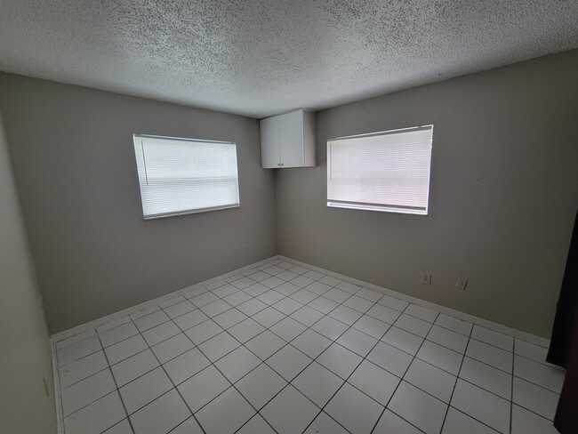Building Photo - 5281 Bamboo Pl