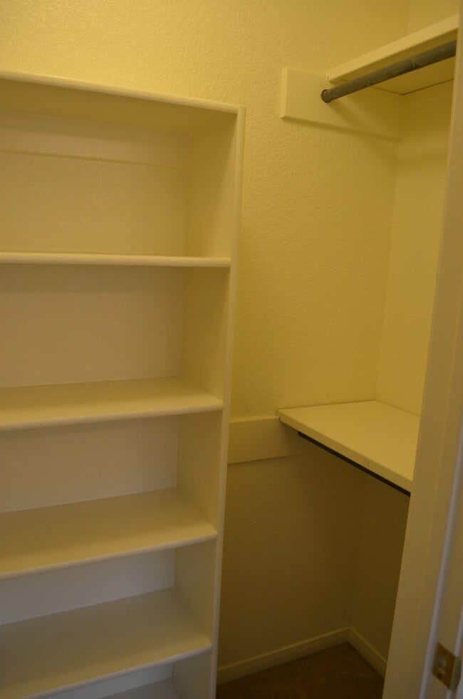 Building Photo - 912Rebecca