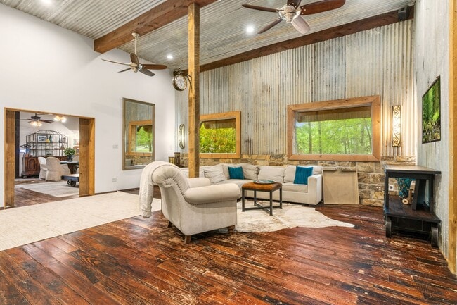 Building Photo - 15058 Lake Paula Dr