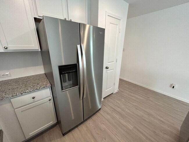 Building Photo - 3BD/2BA with Washer/Dryer Included – Fenced Yard, Garage & Community Pool!