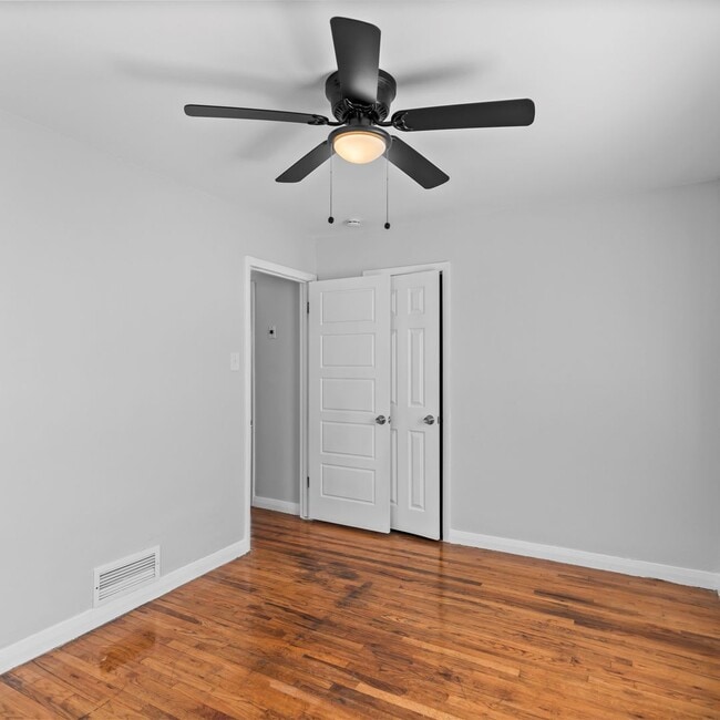 Building Photo - Salt Lake 5 Bedroom Home