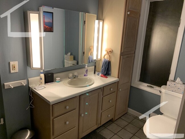 Building Photo - 3/1 Renovated 1.5BR near Watertown Sq, Mass Pike