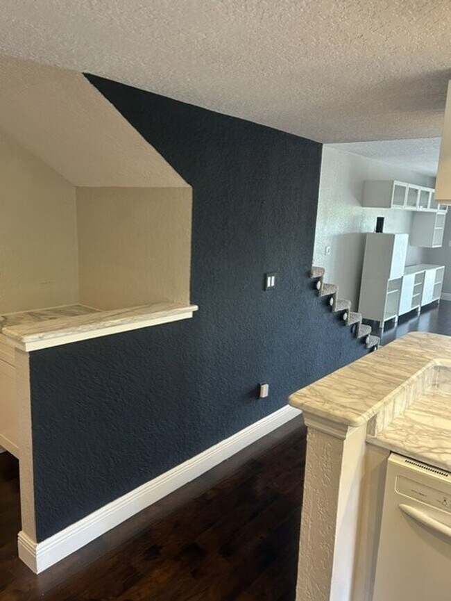 Building Photo - Luxury living with an Intracoastal view and direct access to dock, marina and lift