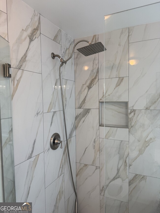 Building Photo - 2104 Ginger Estates Dr NE