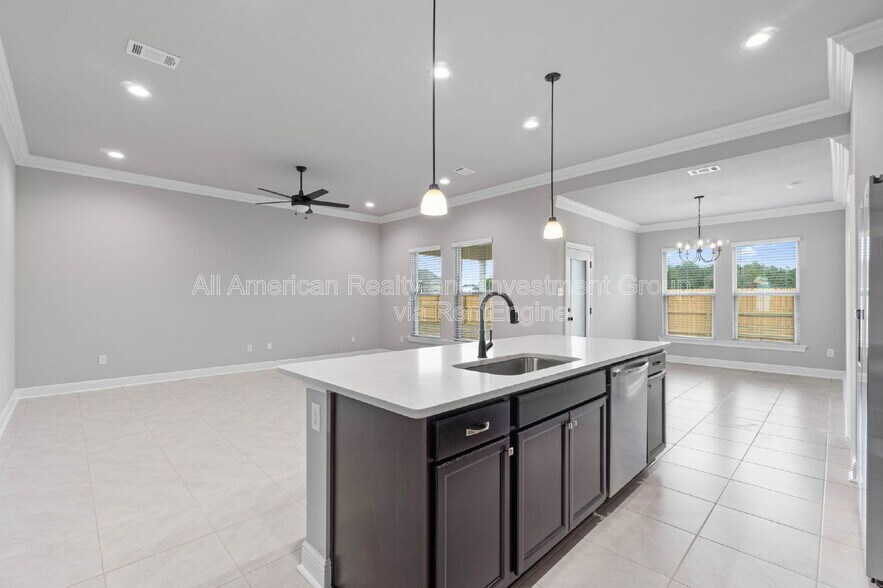 Building Photo - 189 Bon Ami Dr