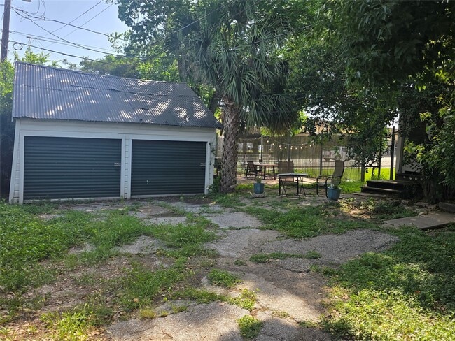 Building Photo - 1552 Lombardy St