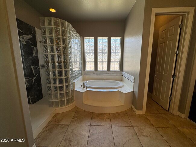Building Photo - 3172 E Birchwood Pl