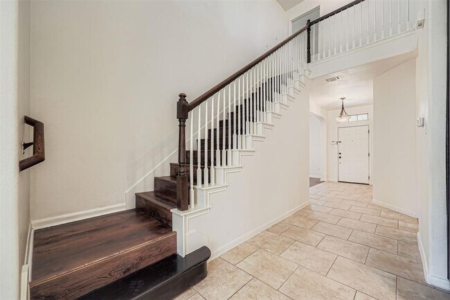 Building Photo - 212 Great Cir Cove