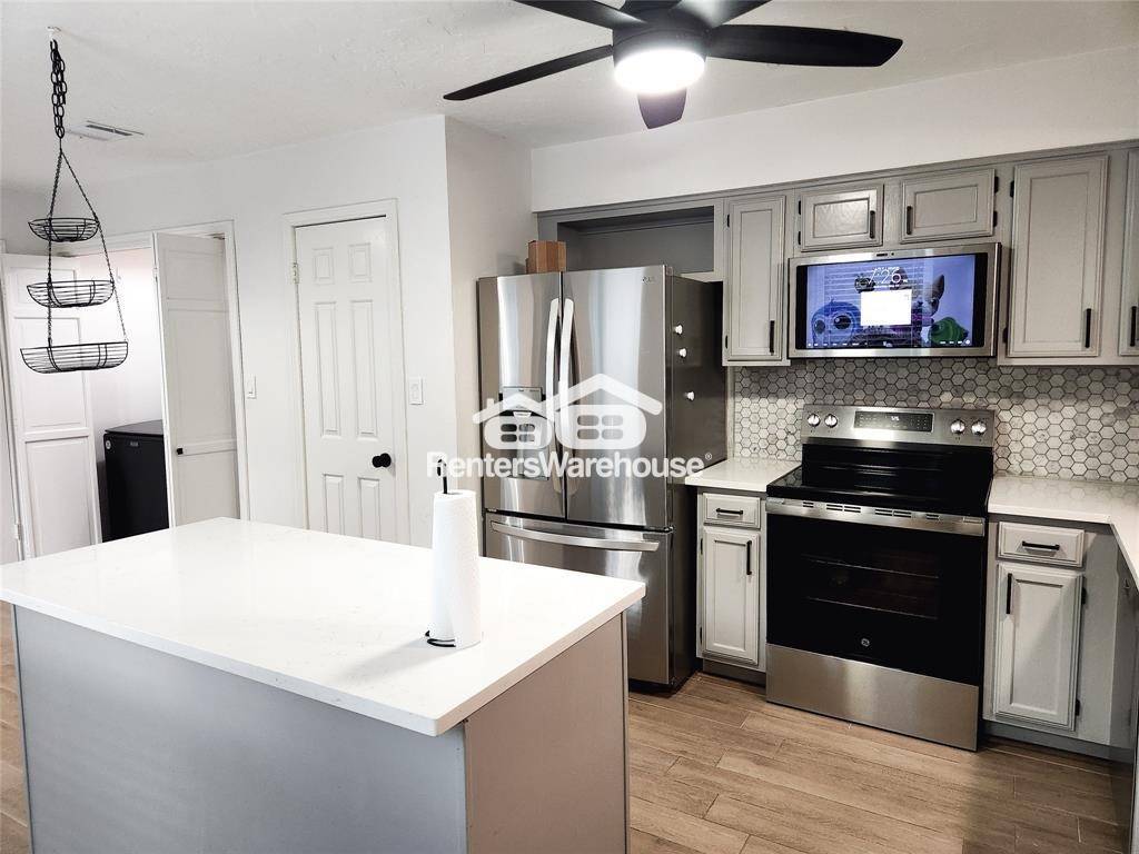 Building Photo - 12800 Briar Forest Dr