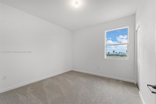 Building Photo - 2700 SE 23rd Ave