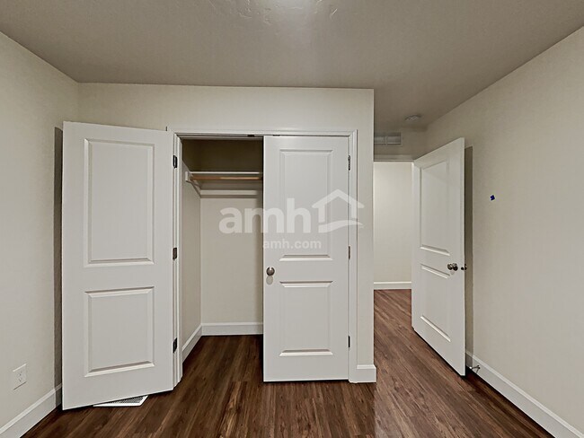 Building Photo - 9446 W Hiden Stream St