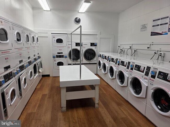 Building Photo - 5340 Holmes Run Pkwy