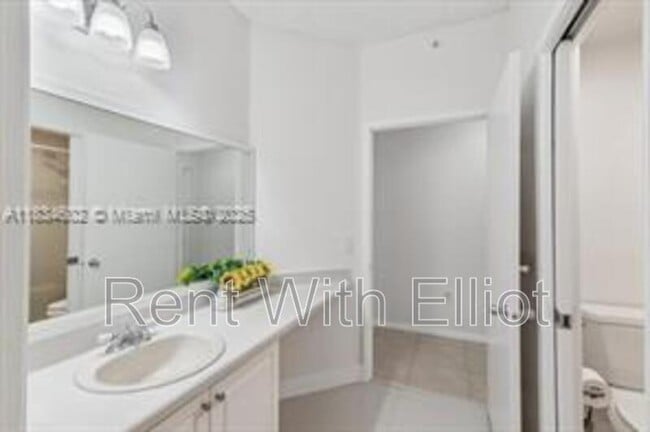 Building Photo - 6952 SW 39th St
