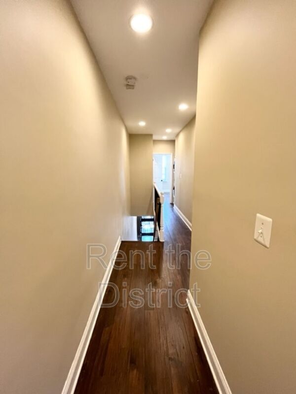 Building Photo - 318 Seaton Pl NE