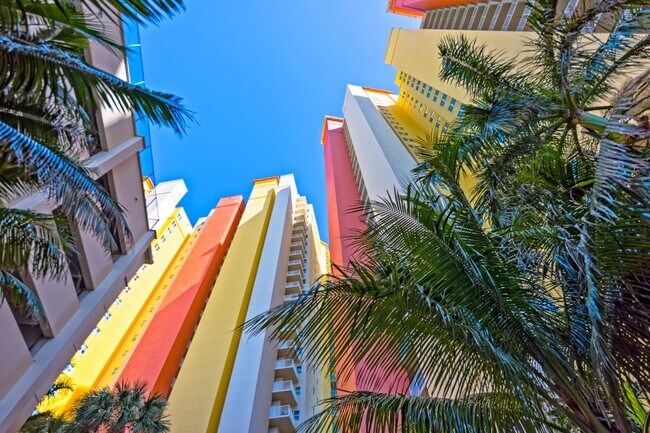 Building Photo - 2650 Lake Shore Dr