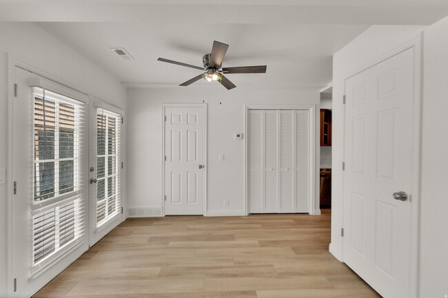 Building Photo - 7873 S Chadbourne Dr