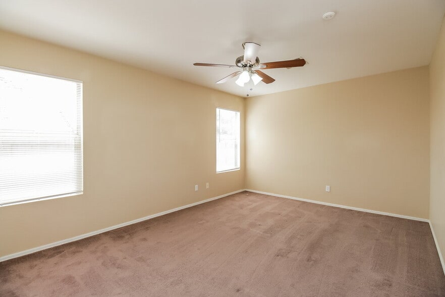 Building Photo - 11409 W Cambridge Ave