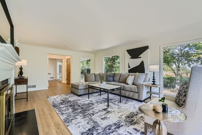 Building Photo - 3 bed/2 ba home in Seattle's Maple Leaf ne...