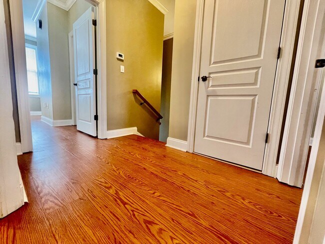 Building Photo - 3 Bedroom 2.5 Bath in the Vista