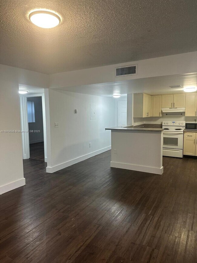 Building Photo - 9777 Nob Hill Ct