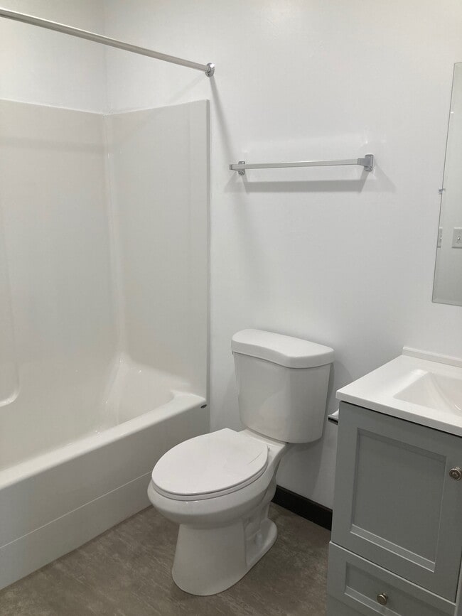 Building Photo - 89 Village Dr