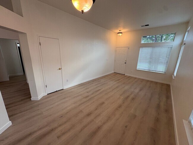 Building Photo - Beautiful 3 Bedroom, 2 Bath Single Story Oakley Home