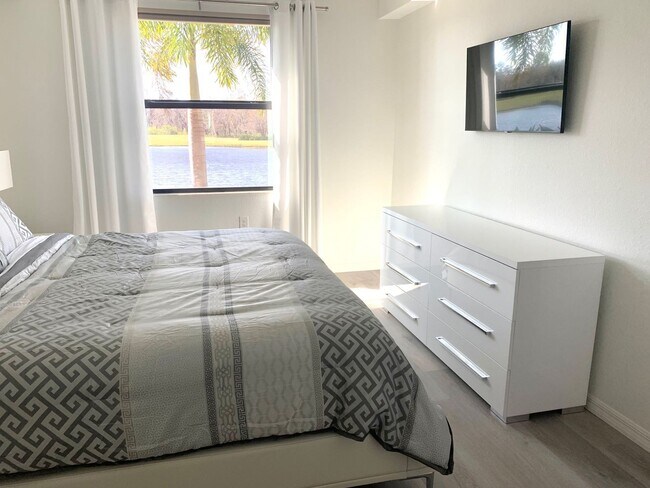 Building Photo - 2/2 MONTHLY RENTAL - GOLF/TENNIS CENTER - LAKEWOOD RANCH AVAILABLE FOR SPRING/ SUMMER!