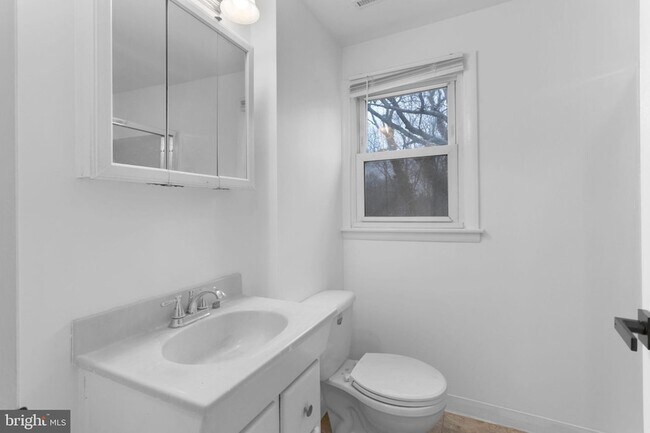 Building Photo - 950 Central Ave