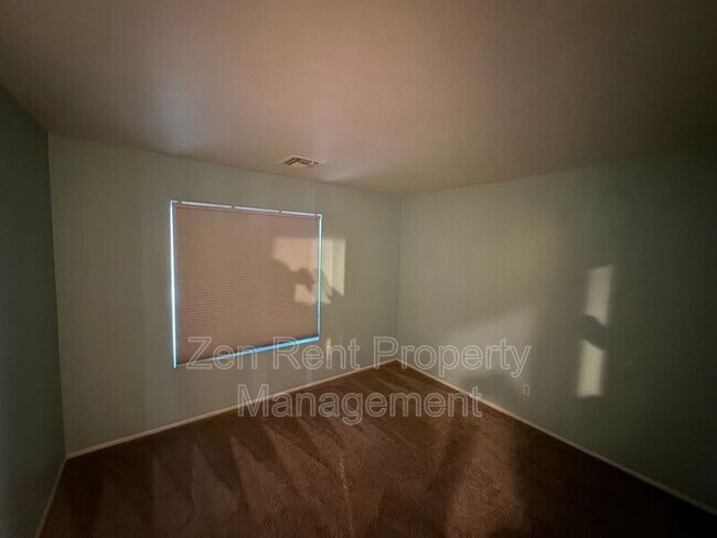 Building Photo - 39610 N Cumberland Dr