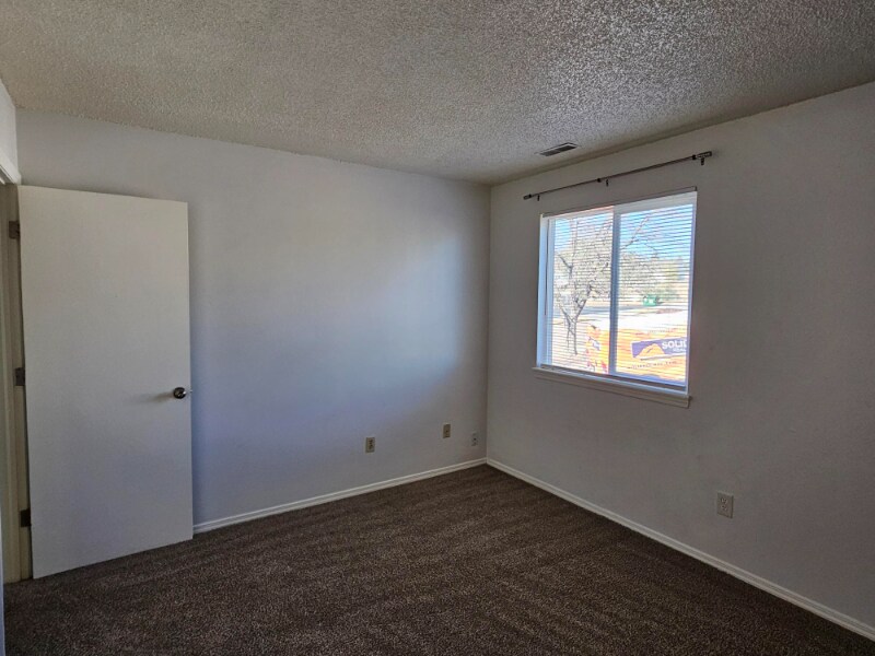 Building Photo - 1855 Zebulon Dr