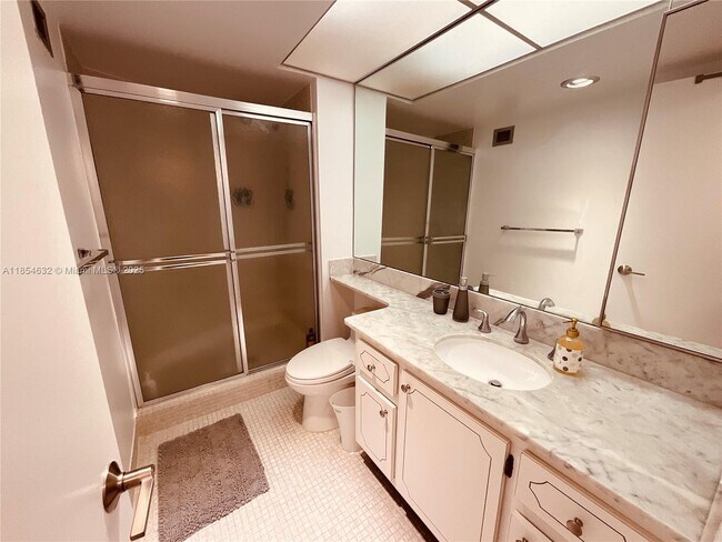 Building Photo - 1121 Crandon Blvd