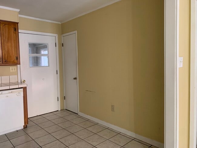 Building Photo - 220 E Church St