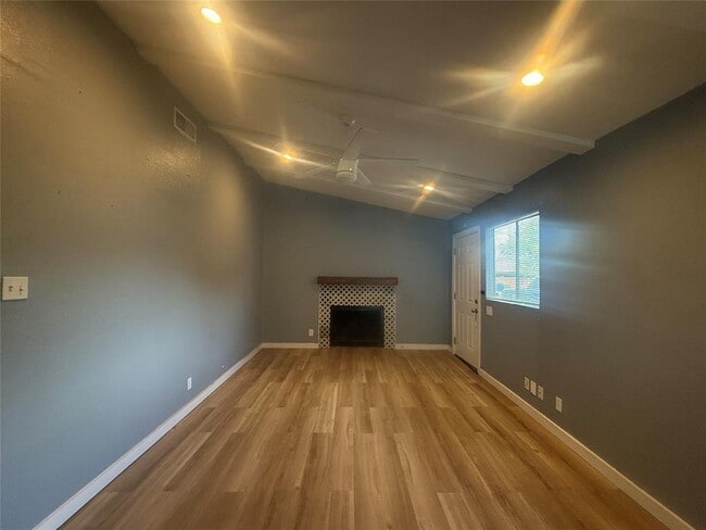 Building Photo - 1700 Royal Hill Dr