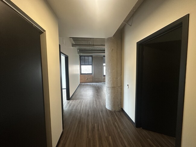 Building Photo - 2032 N Clybourn Ave