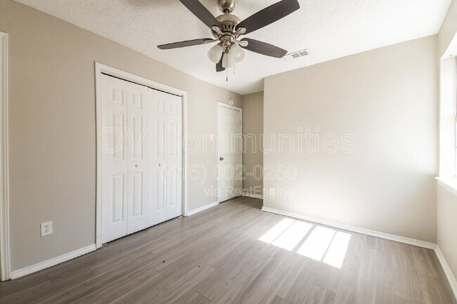 Building Photo - 4850 Bedford Dr