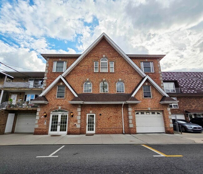 Building Photo - 141 68TH St