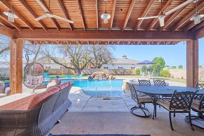 Building Photo - 13300 SW 38th St