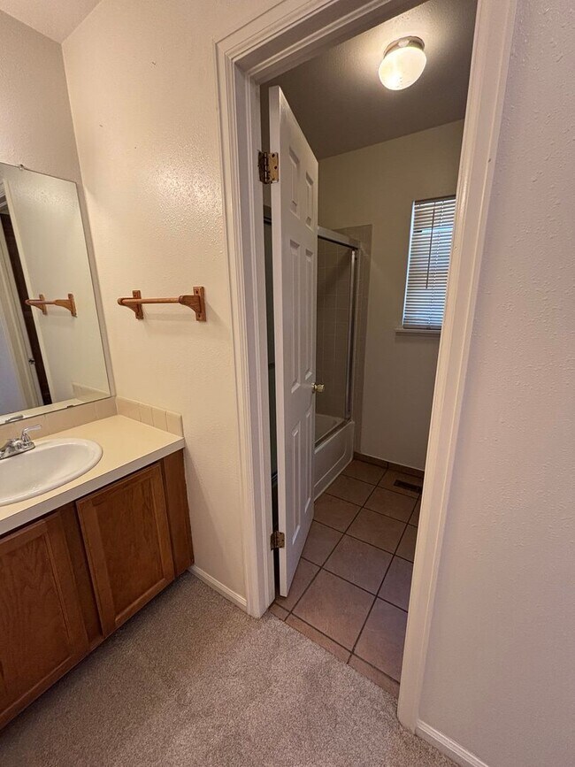 Building Photo - Comfortable Townhome Living in Southwest Fort Collins