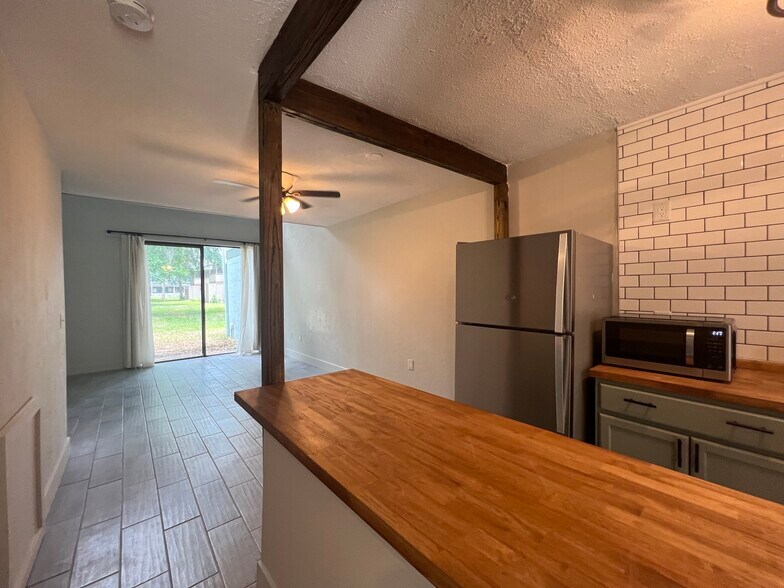 Building Photo - 711 SW 75th St
