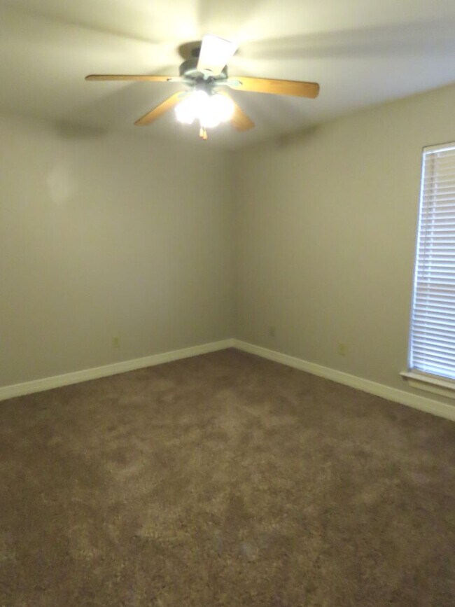 Building Photo - COMING SOON! Whitehouse! Gorgeous 4 Bedroom, 2 Bath Home