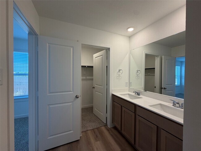 Building Photo - 2619 McHenry Lndg Ln