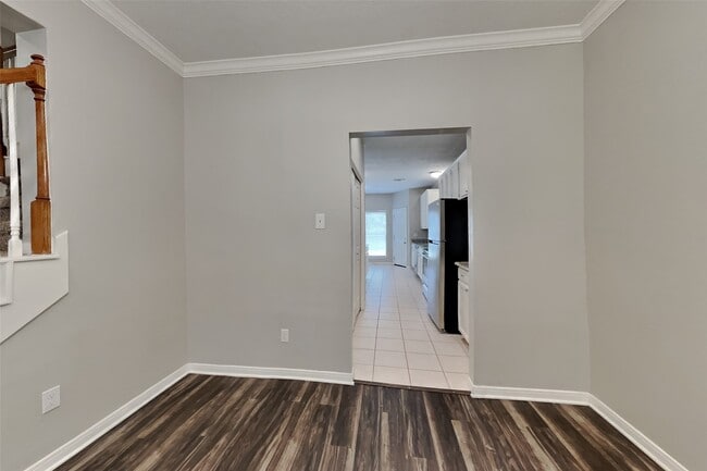 Building Photo - 15907 Lausanne Dr