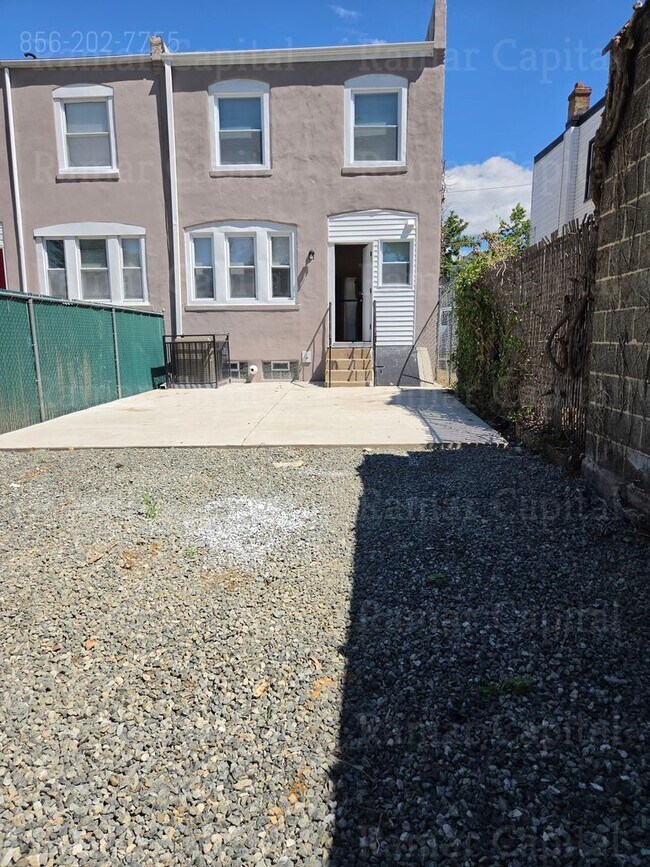 Building Photo - Charming 3-Bedroom Home with Spacious Gated Yard