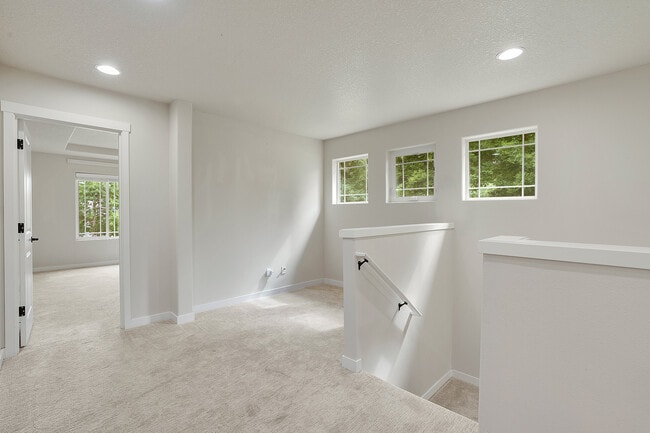 Building Photo - 28616 Greenway Dr