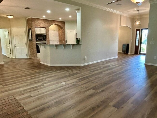 Building Photo - 121 Post Oak Ln